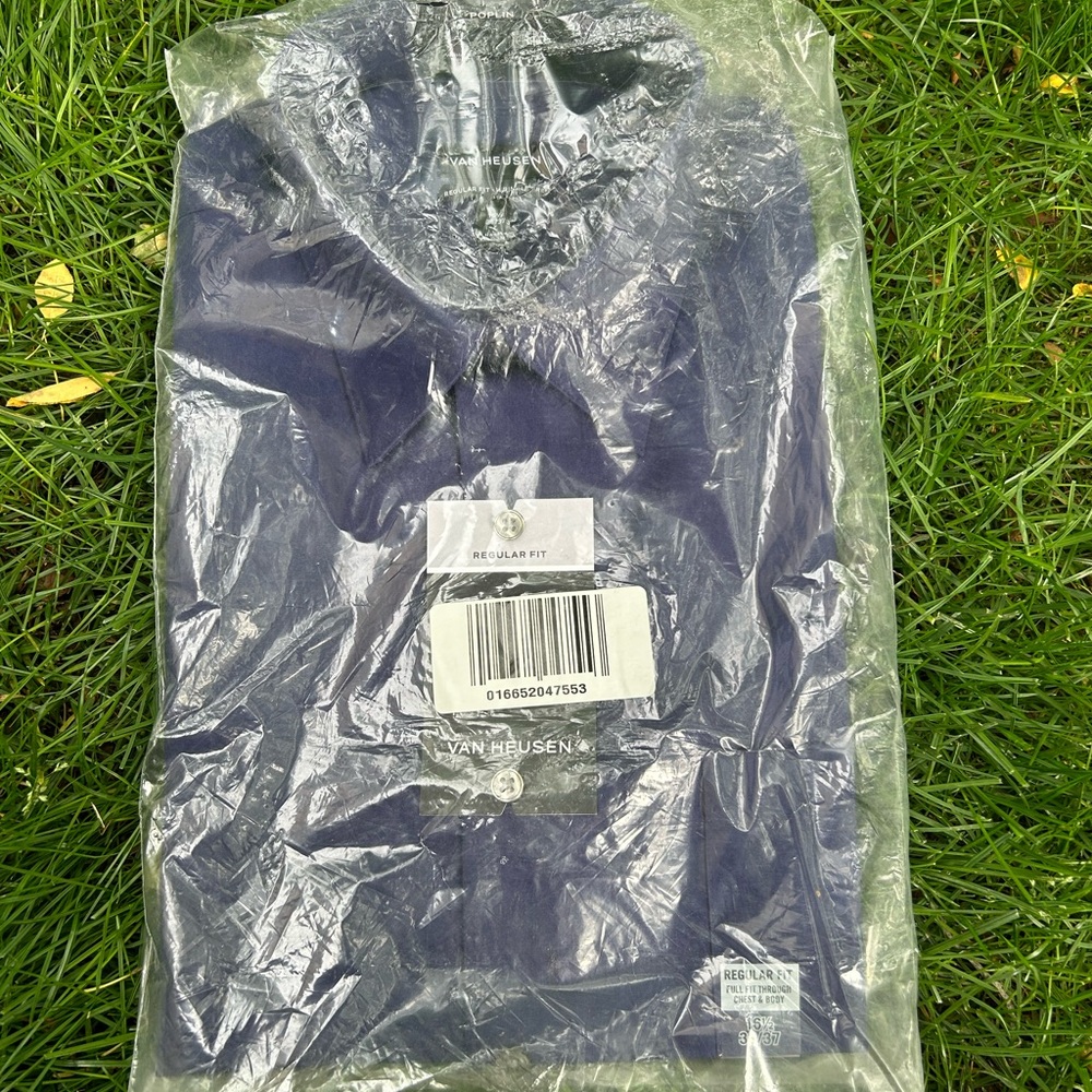 VAN HEUSEN BUTTON DOWN